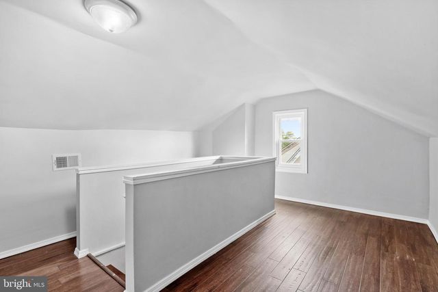 300 E TOWNSHIP LINE RD, Havertown, PA 19083