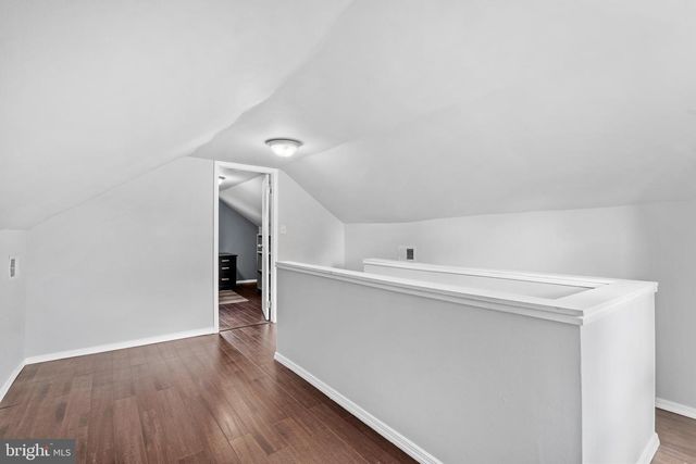 300 E TOWNSHIP LINE RD, Havertown, PA 19083