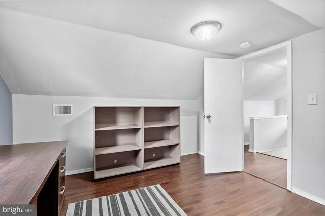 300 E TOWNSHIP LINE RD, Havertown, PA 19083