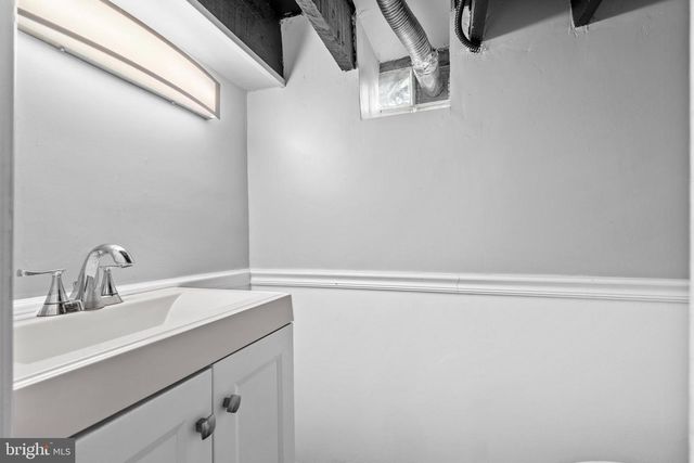 300 E TOWNSHIP LINE RD, Havertown, PA 19083