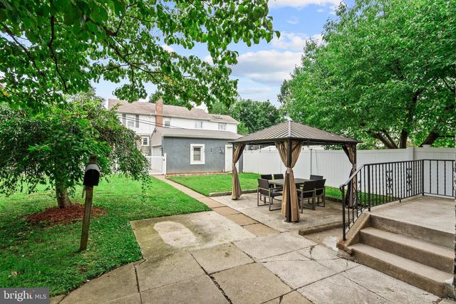 300 E TOWNSHIP LINE RD, Havertown, PA 19083