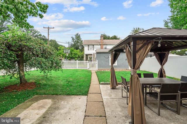 300 E TOWNSHIP LINE RD, Havertown, PA 19083