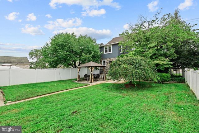 300 E TOWNSHIP LINE RD, Havertown, PA 19083