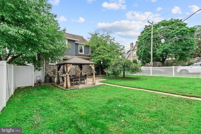 300 E TOWNSHIP LINE RD, Havertown, PA 19083