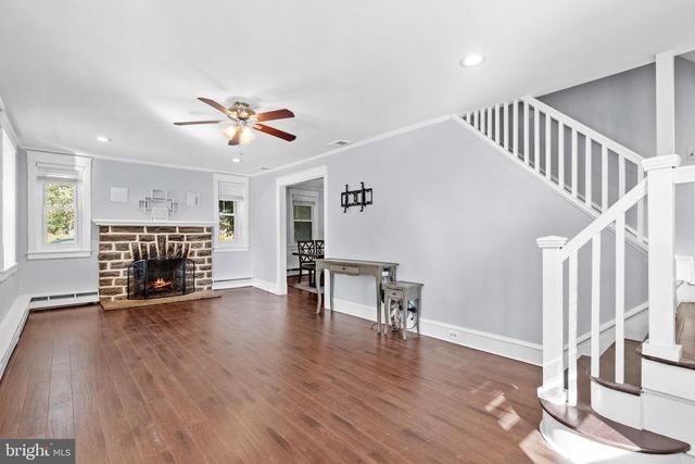 300 E TOWNSHIP LINE RD, Havertown, PA 19083