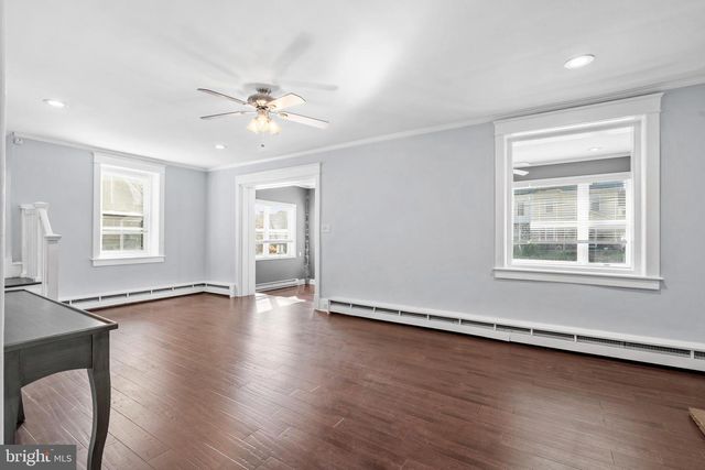 300 E TOWNSHIP LINE RD, Havertown, PA 19083