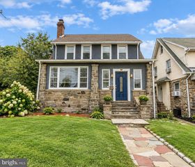 300 E TOWNSHIP LINE RD, Havertown, PA 19083