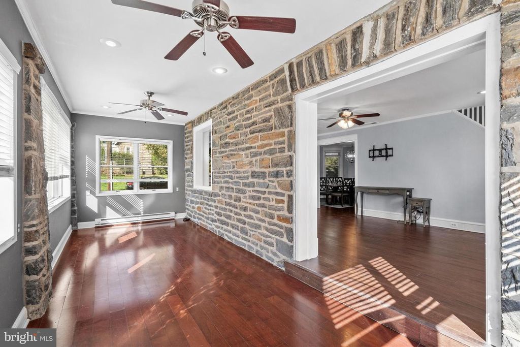300 E TOWNSHIP LINE RD, HAVERTOWN, PA 19083 — photo 4
