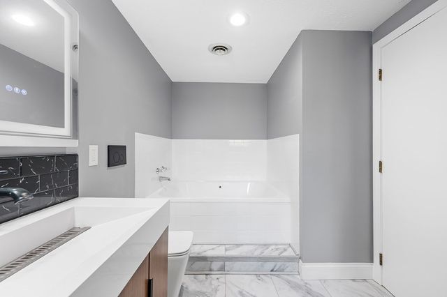 25 Voyagers Ln 25, Ashland, MA 01721