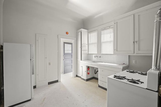 320330 Athol Avenue, Oakland, CA 94606