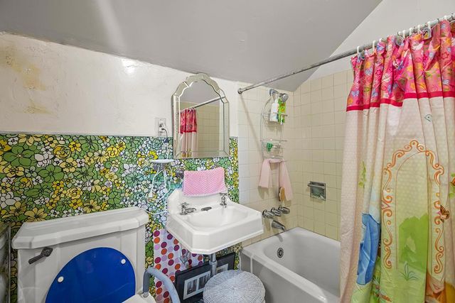 320330 Athol Avenue, Oakland, CA 94606