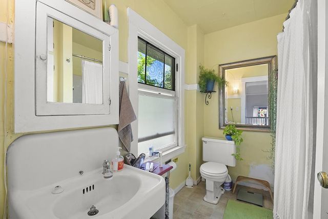 320330 Athol Avenue, Oakland, CA 94606