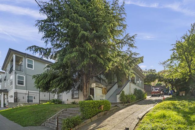 320330 Athol Avenue, Oakland, CA 94606