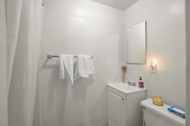 320330 Athol Avenue, Oakland, CA 94606