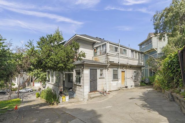 320330 Athol Avenue, Oakland, CA 94606