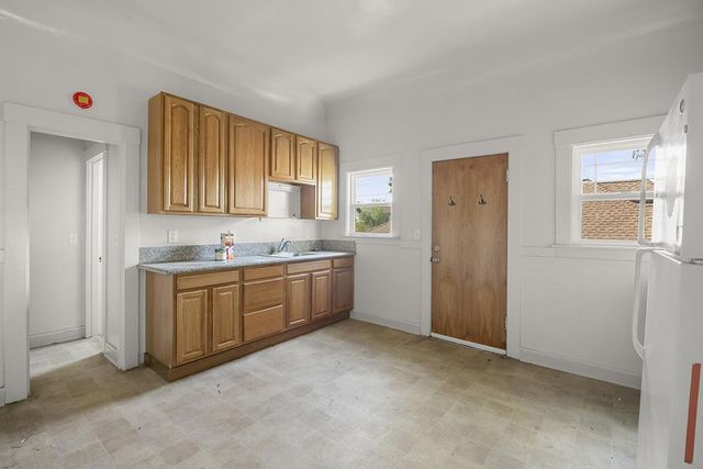 320330 Athol Avenue, Oakland, CA 94606