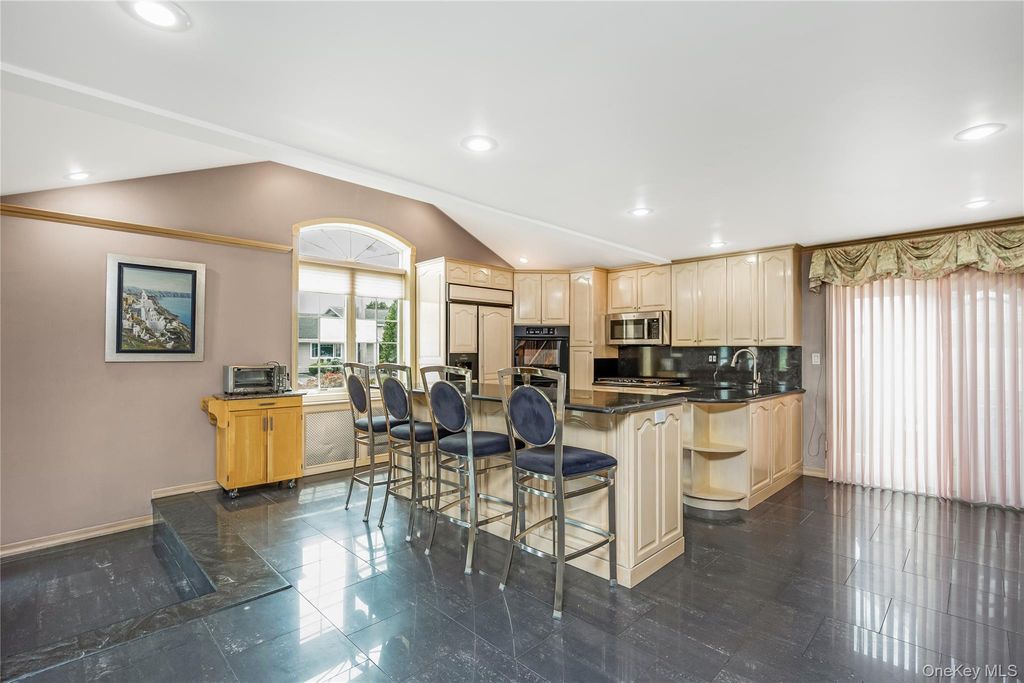 30 Swan Drive, Massapequa, NY 11758 — photo 4