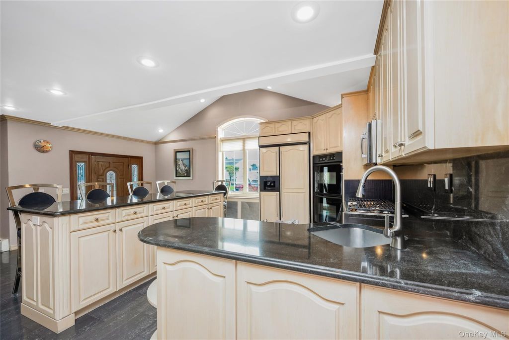 30 Swan Drive, Massapequa, NY 11758 — photo 5