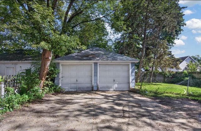 527 N Memorial DRIVE, Racine, WI 53404