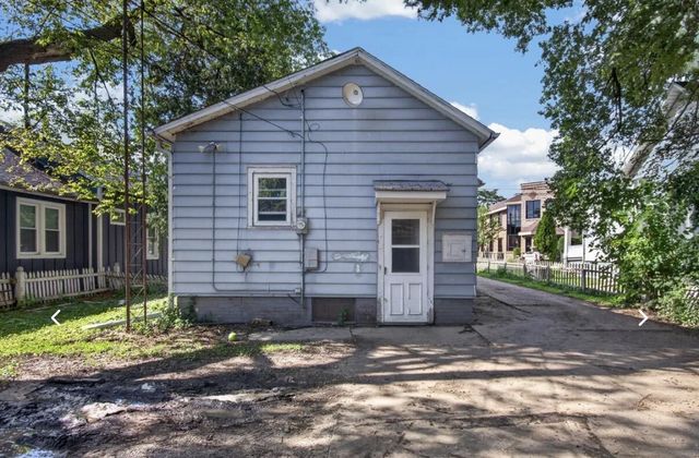 527 N Memorial DRIVE, Racine, WI 53404