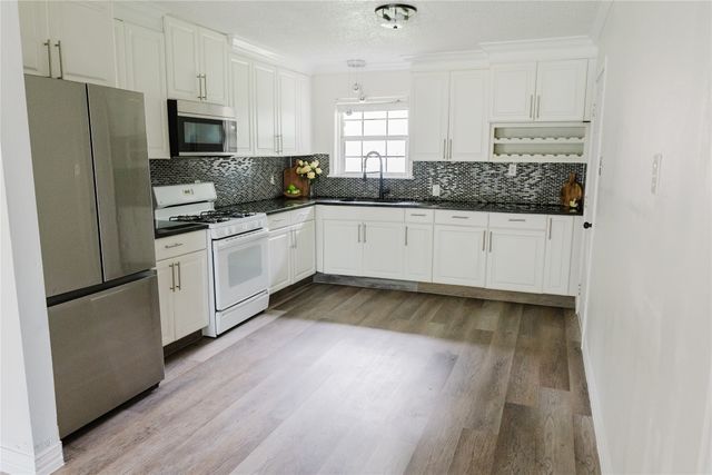 1528 Longview Street, Mesquite, TX 75149