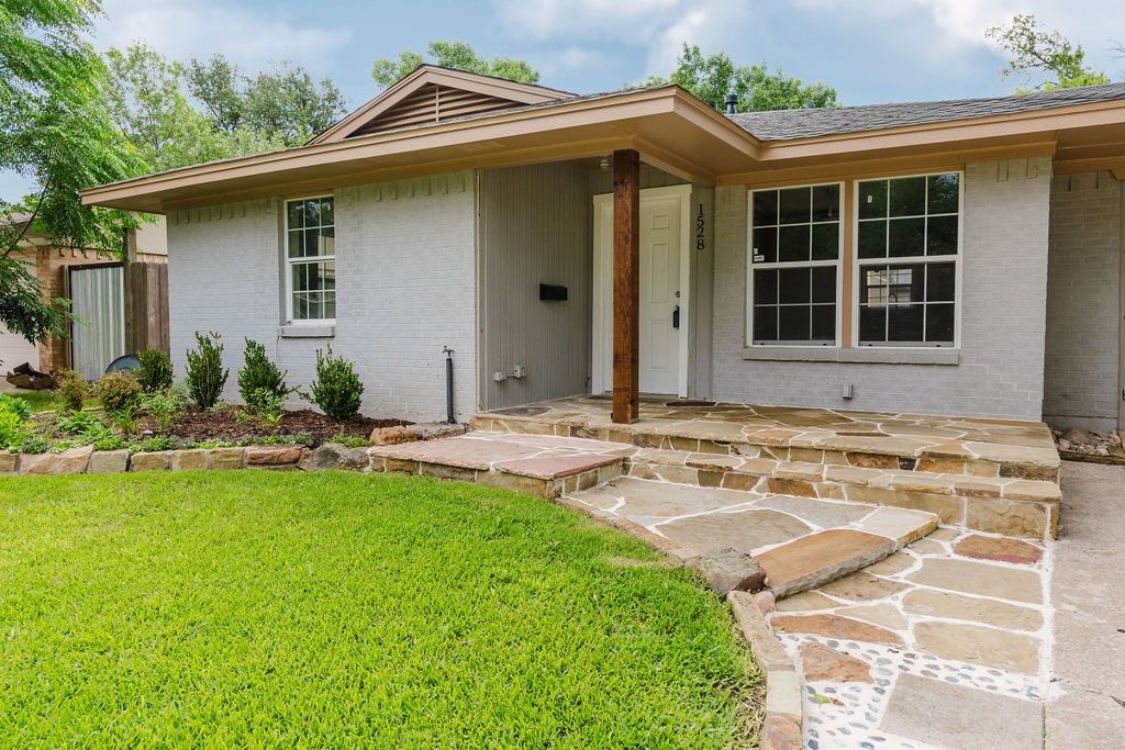 1528 Longview Street, Mesquite, TX 75149