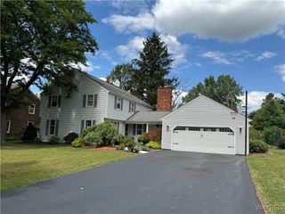 253 Stonehenge Drive, Orchard Park, NY 14127