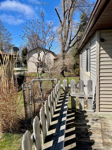 356 Killarney Beach Road, Bay City, MI 48706