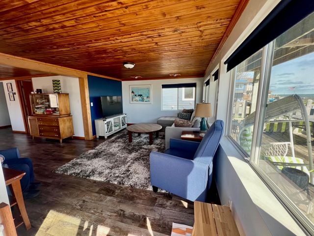 356 Killarney Beach Road, Bay City, MI 48706