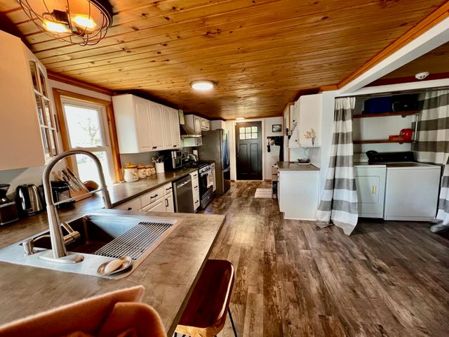 356 Killarney Beach Road, Bay City, MI 48706