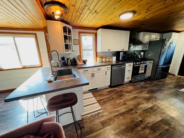 356 Killarney Beach Road, Bay City, MI 48706