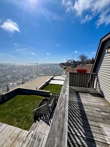 356 Killarney Beach Road, Bay City, MI 48706