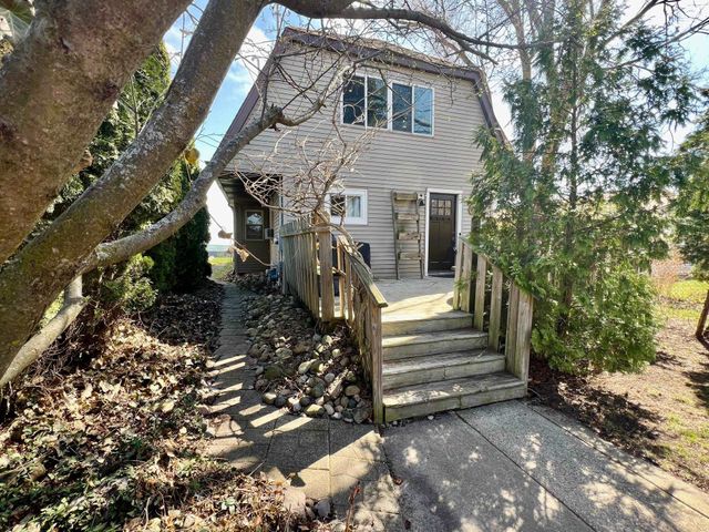 356 Killarney Beach Road, Bay City, MI 48706