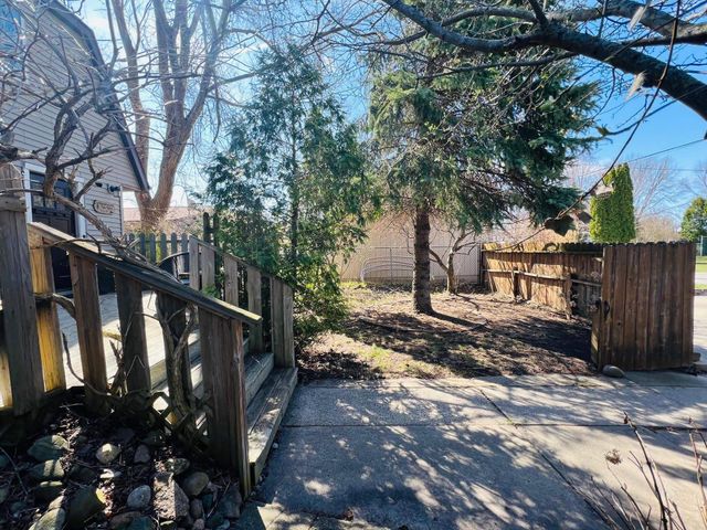 356 Killarney Beach Road, Bay City, MI 48706