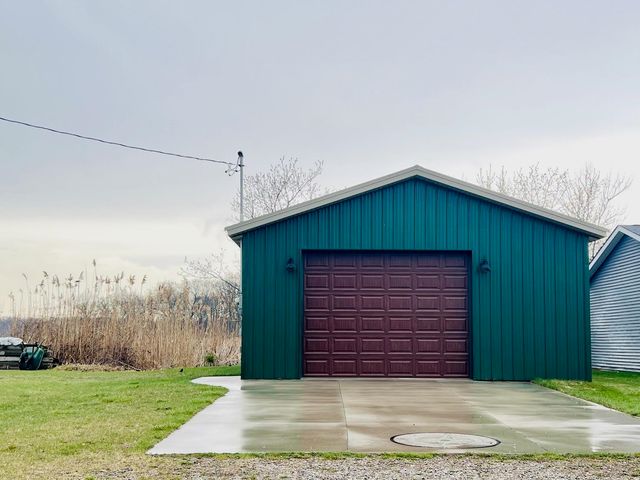 356 Killarney Beach Road, Bay City, MI 48706