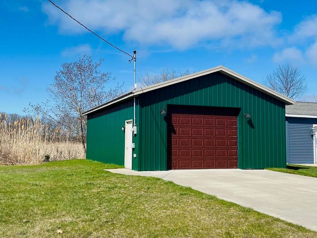 356 Killarney Beach Road, Bay City, MI 48706