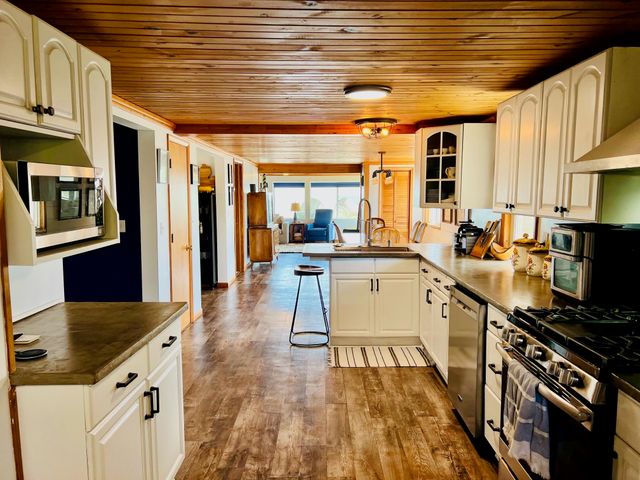 356 Killarney Beach Road, Bay City, MI 48706