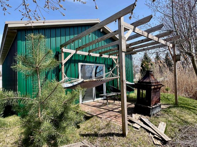 356 Killarney Beach Road, Bay City, MI 48706