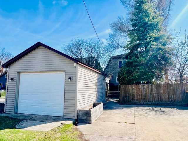 356 Killarney Beach Road, Bay City, MI 48706