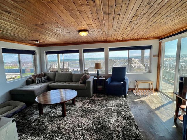 356 Killarney Beach Road, Bay City, MI 48706