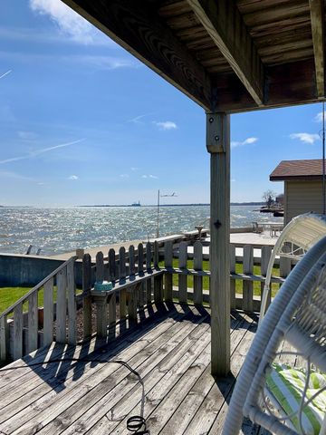 356 Killarney Beach Road, Bay City, MI 48706