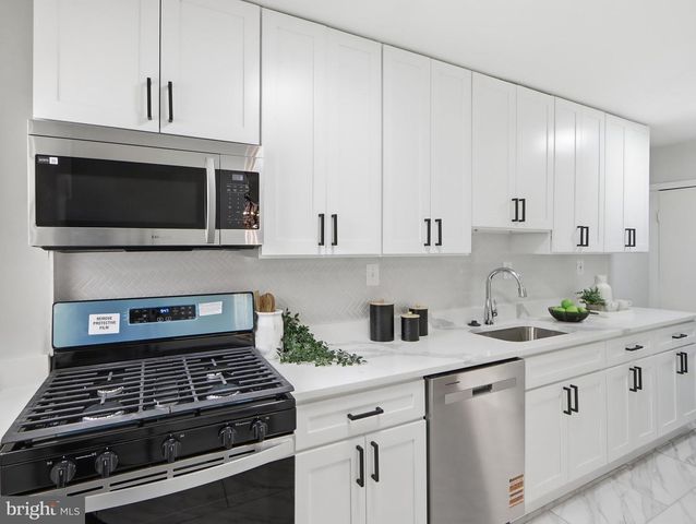 3917 STOKES DR, Baltimore, MD 21229