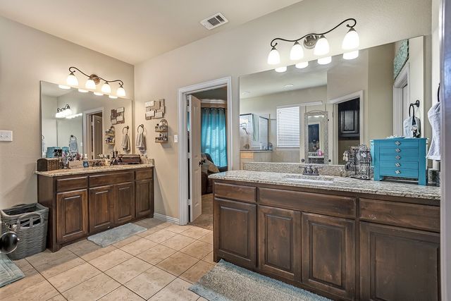 3206 Meadow Ridge Drive, Midlothian, TX 76065