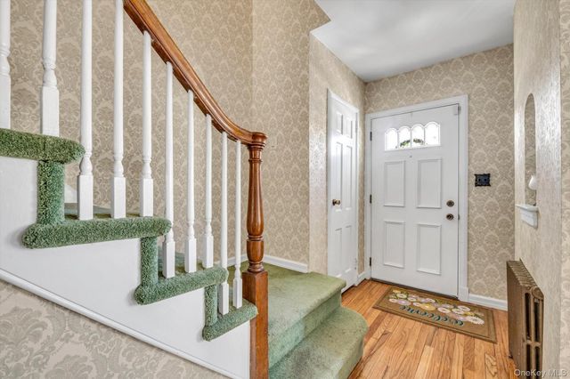 60 Aberdeen Road, New Hyde Park, NY 11040