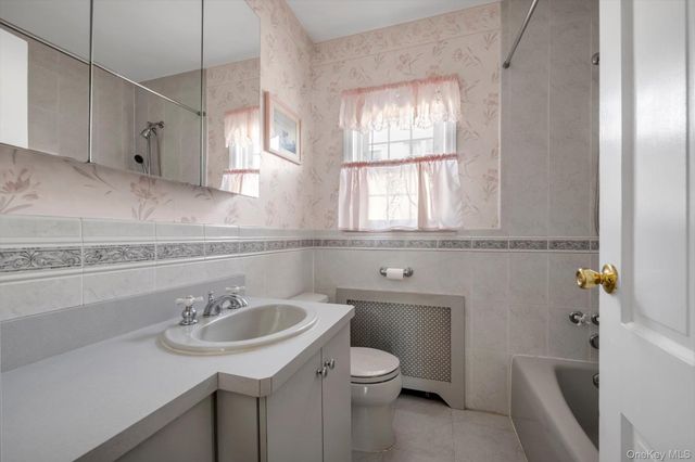 60 Aberdeen Road, New Hyde Park, NY 11040