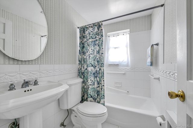 60 Aberdeen Road, New Hyde Park, NY 11040