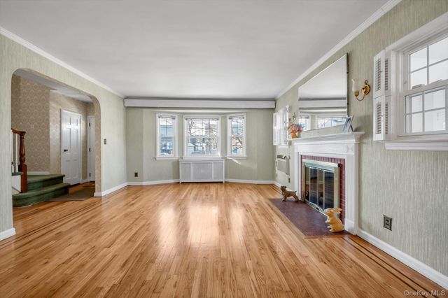 60 Aberdeen Road, New Hyde Park, NY 11040