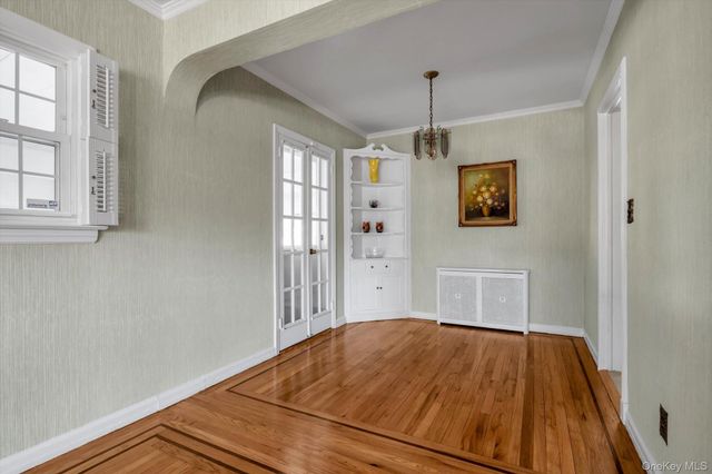 60 Aberdeen Road, New Hyde Park, NY 11040