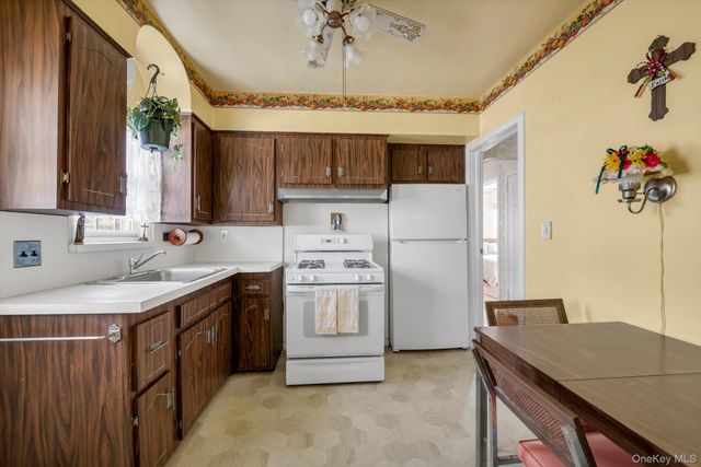 60 Aberdeen Road, New Hyde Park, NY 11040