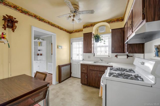 60 Aberdeen Road, New Hyde Park, NY 11040